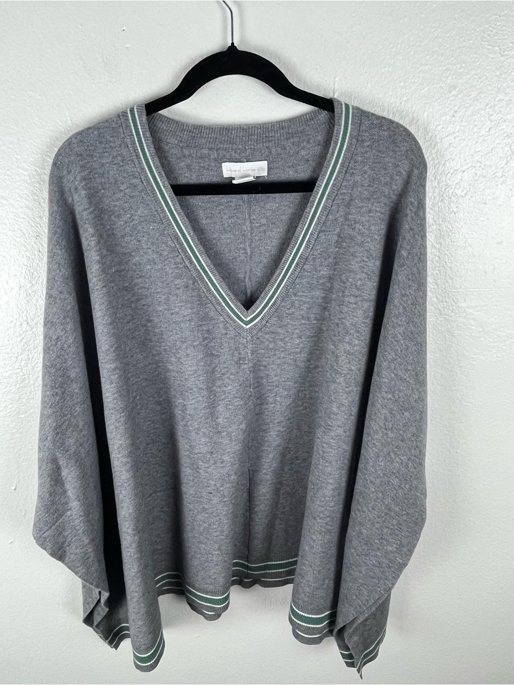 HOUSE OF HARLOW 1960 Heather Gray V-Neck Poncho Shrug Sweater One Size Boho Chic